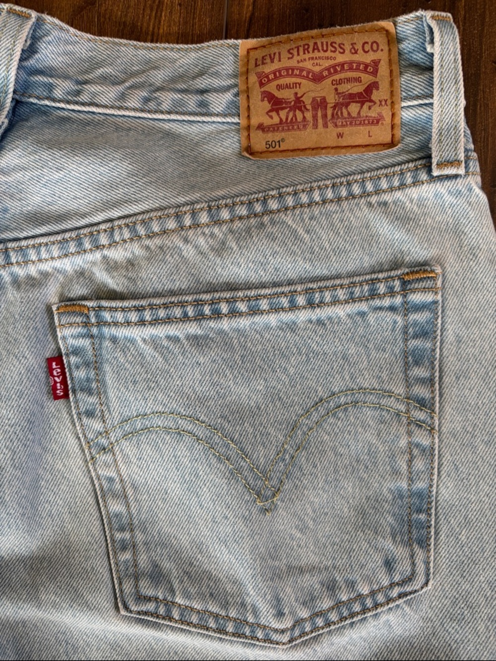 Levi's 501 Women’s Light Blue Vintage Straight-Leg Jeans 30 x 30, high rise - Picture 4 of 9